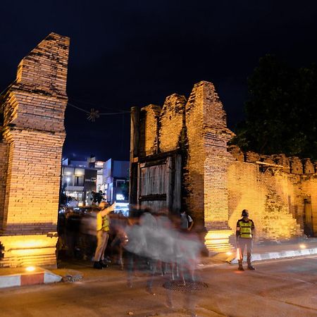 Sleep Mai Thapae Chiang Mai Old City Lifestyle Hotel Exterior photo